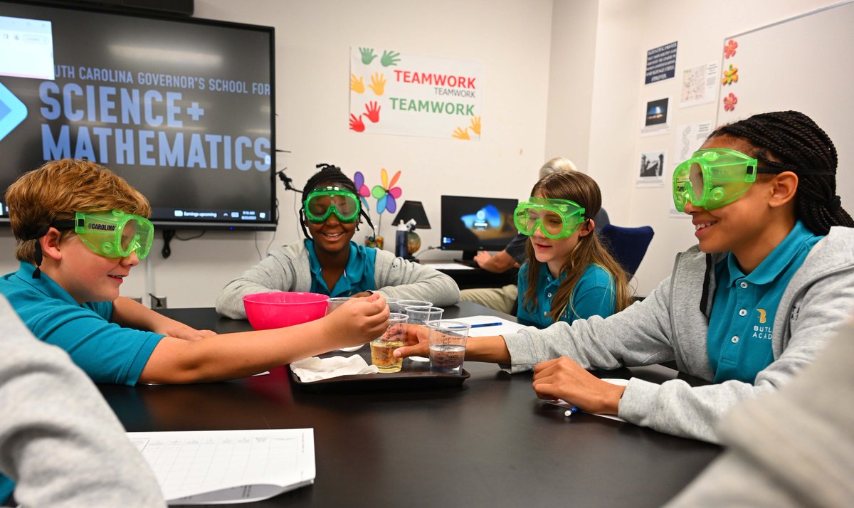 GSSMAlumni's tweet image. We're so thankful for the opportunity to bring our programs to South Carolina students! This #7DaysOfThanks, help us give thanks for GSSM and our continued efforts to reach students all around the state through our virtual and outreach programs. #GiveThanksForGSSM 🤩 🤗