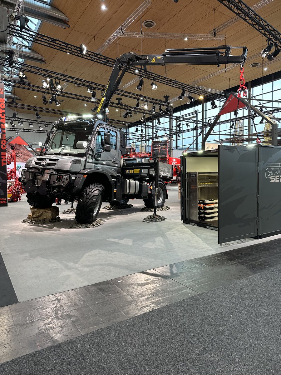 IbbettsU's tweet photo. A lovely example of a Unimog U535 long wheelbase finished with a Palfinger https://t.co/Vz9W6ZElon built by Eggers in Germany an approved body builder by the Mercedes factory.

For all your Unimog crane enquiries 

Contact
07739091366 nick.suddes@ibbetts.co.uk https://t.co/eHC96arLU9