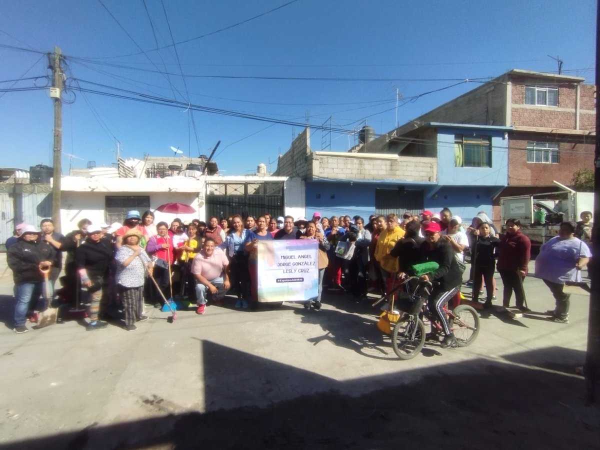Me siento orgulloso de todo lo que hemos logrado juntos, #CadaVezSomosMasEquipoADMM 

Aún seguimos visitando y platicando con nuestras amigas y vecinas de #ValleDeChalco hay que sumarse a las buenas causas, las invito a qué nos acompañen, pronto estaremos contigo😊