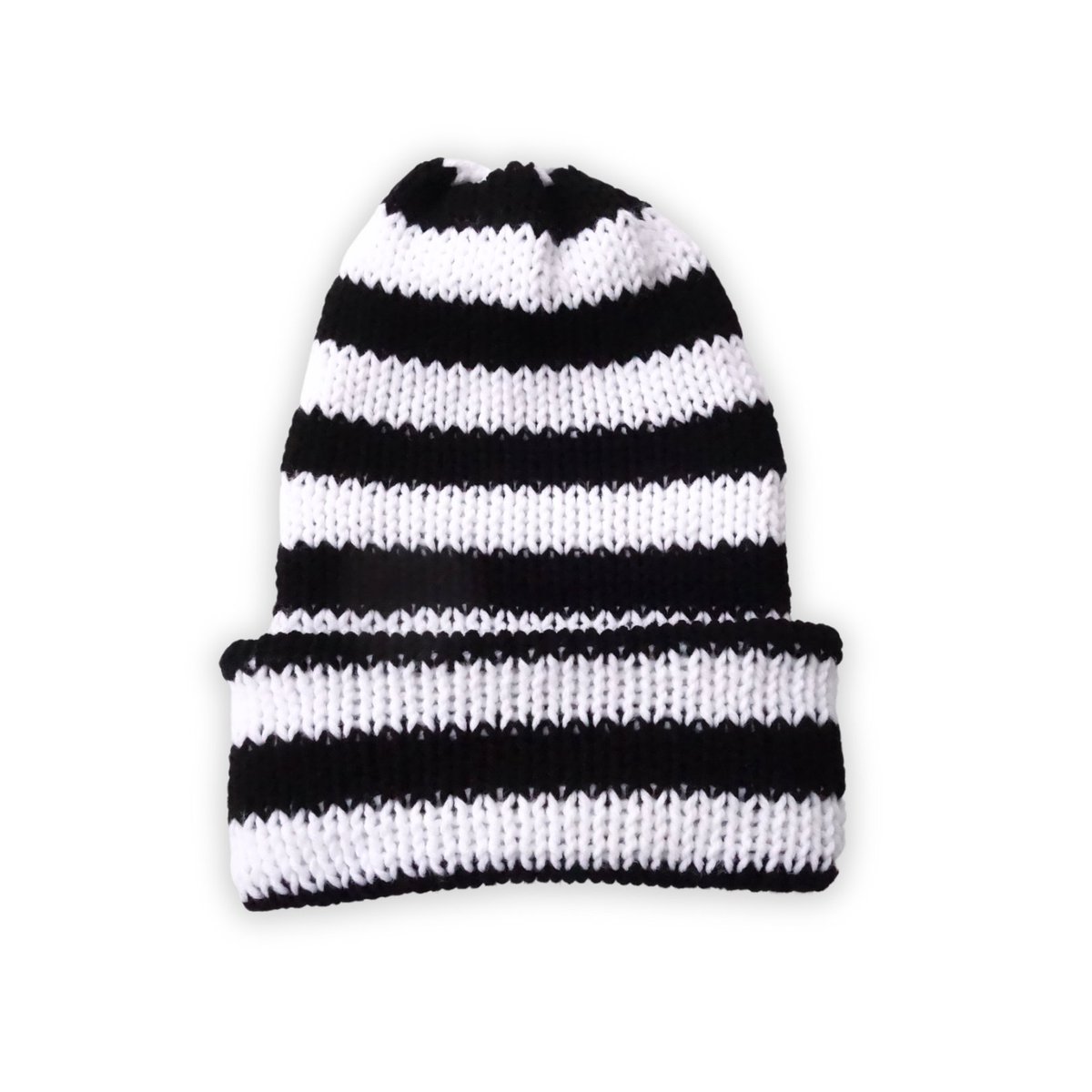 ZeroFoxRibbon's tweet photo. You must get a classic black &amp; white striped beanie 🖤 https://t.co/FFqqugdww0 https://t.co/EfFnRRS4HJ