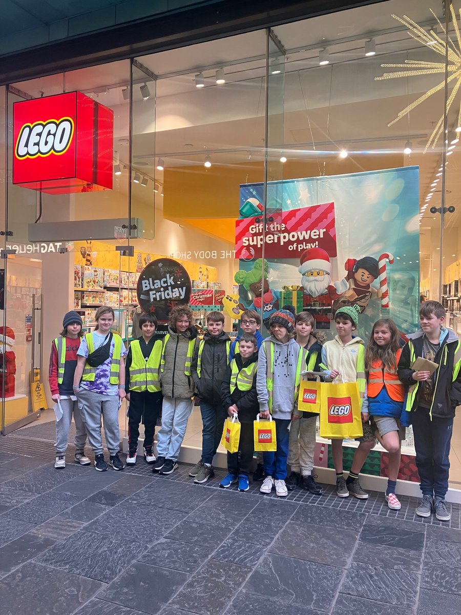 StAgnesAce's tweet photo. Bristol, Day 3: shopping in Cabot Circus followed by a workshop at the Clifton Suspension Bridge. #AsOne #kernowlearning https://t.co/9Cj2FxXakd