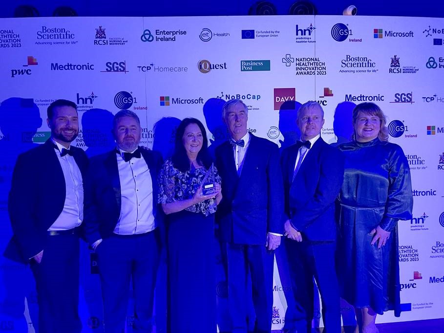 More great news! 👏🎆Congratulations to our colleagues Niamh O’Leary, National Medical Devices and Oliver Morris, eHealth who won the award for Outstanding Contribution to Healthcare at last night’s @HealthTech_IRL Innovation Awards #HealthTechAwards2023 #eHealth4all #inews