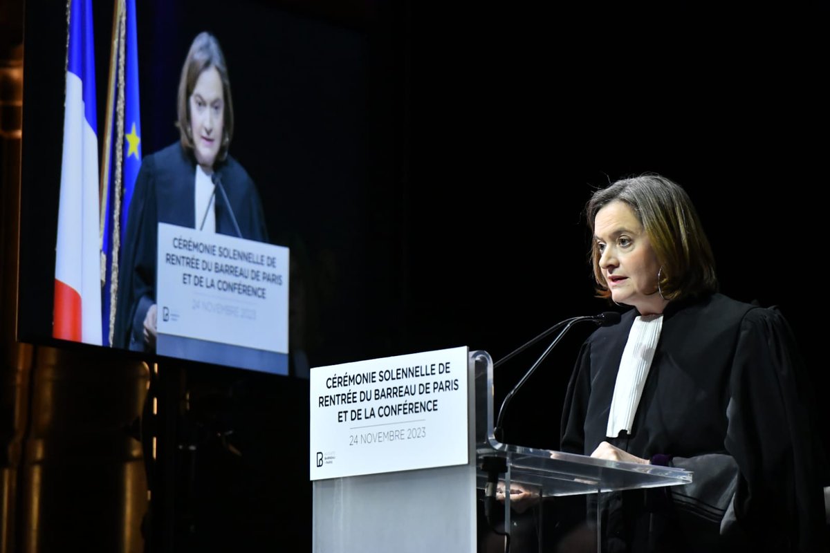 Dans son discours la <a href="/batonnierparis/">Bâtonnier de Paris</a> <a href="/JulieCouturier_/">Julie Couturier</a> exhorte à résister à l’outrance, au découragement et au désespoir à l’heure « où tanguent nos principes, nos libertés et nos droits » et « où la nuance se fracasse sur l’injonction à choisir son camp » #Rentréedubarreau
