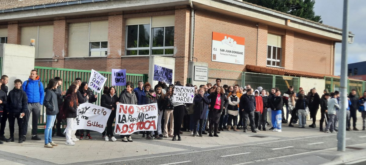 Minutu bateko isilunea Emakumeen aurkako Indarkeria Ezabatzeko Nazioarteko Egunagatik
Un minuto de silencio por el Día Internacional de la Eliminación de la Violencia contra las Mujeres
#Igualdad #Feminismo