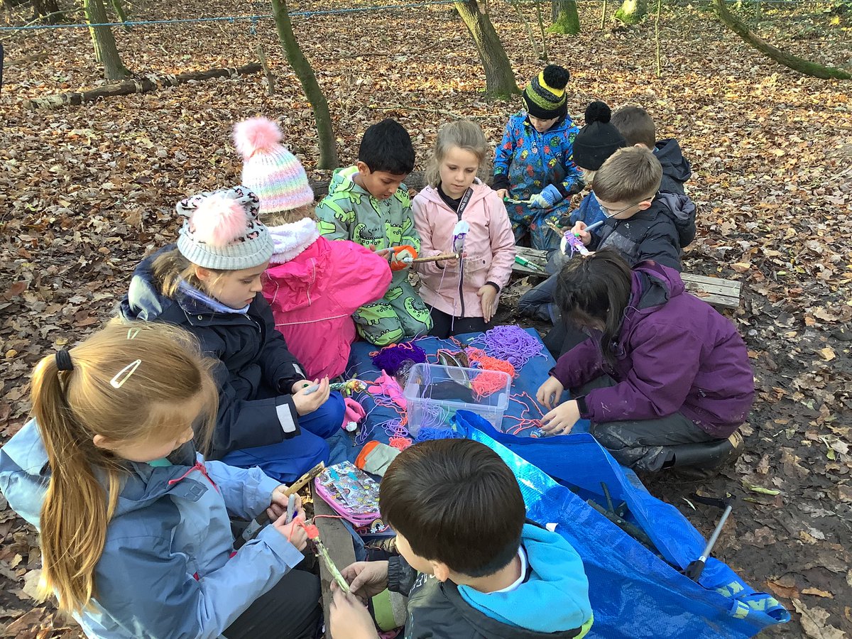 StPhilipsY2A's tweet photo. The children are having a wonderful time in forest school. Today they have been introduced to using tools. #teamstphilips @StPhilipCEAP https://t.co/DTVZHo7d6d