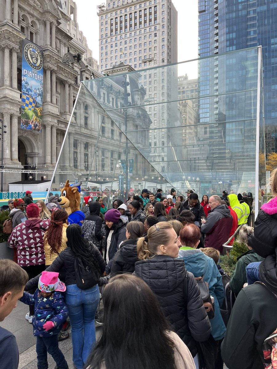 Kids and parents eagerly waiting for the strong Santa. #santaexpress #septa #dilworthpark