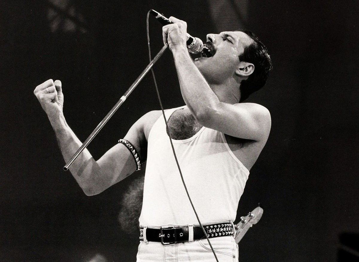 32 yıl önce bugün: Freddie Mercury hayatını kaybetti. Favori Queen şarkınız hangisi?