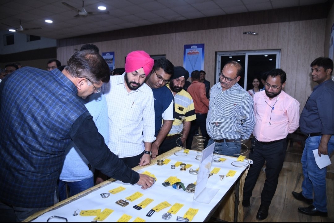 OpfGil's tweet photo. Gliders India Limited की इकाई OPF व IIA के तत्वावधान में आज  #IndustrialMeet का आयोजन किया गया। CMD/GILश्री विजय कुमार तिवारी के मुख्य आतिथ्य एवं गरिमामयी  उपस्थिति में हुये इस आयोजन में उद्यमियों ने बेहद उत्साह से भाग लिया और GIL से जुड़ने को लेकर अभिरुचि प्रदर्शित किये।#OPF_GIL https://t.co/NwlBg0t3v7