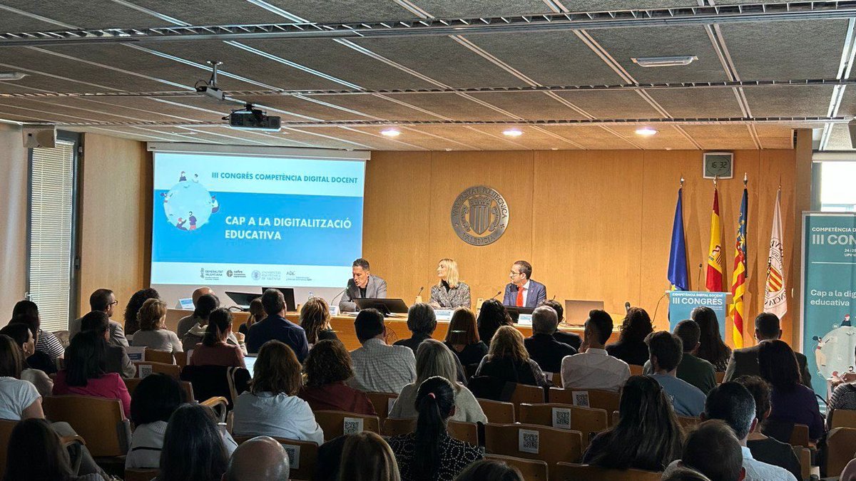 ▶️La DG de Personal Docente, Sonia Sancho, ha inaugurado esta tarde el III Congreso de Competencia Digital Docente “Hacia la digitalización educativa” organizado por el <a href="/CEFIREambitCDD/">Àmbit Competència Digital Docent</a>