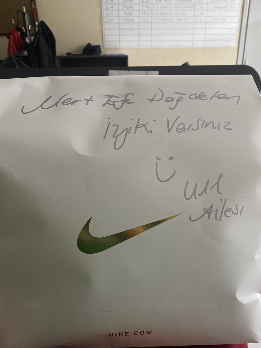 Antrenörlüğün ya da akademisyenliğin, herhangi bir şey öğretmenin, kısacası eğitmen olmanın en büyük keyfi sevilmek ve gururlanmak. Gerçekten iyi niyetli hocalarınız varsa, uzmanlık alanı ne olursa olsun aynı keyif ve gurura sahip olacaklardır :)