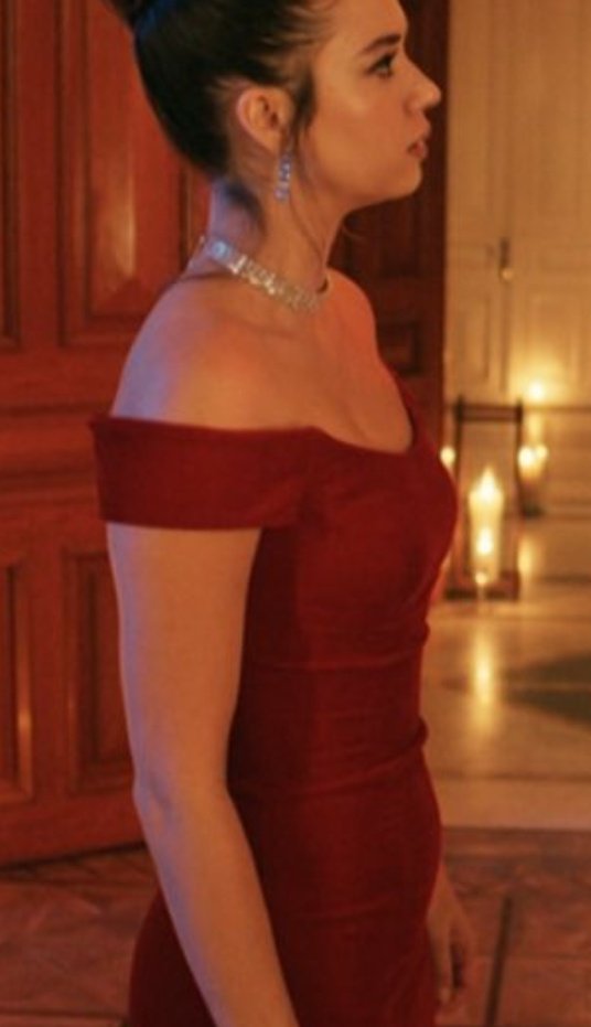 Kesin hamile.... Göbeğine bakın 🥹 Afroşunku böyle değilllll