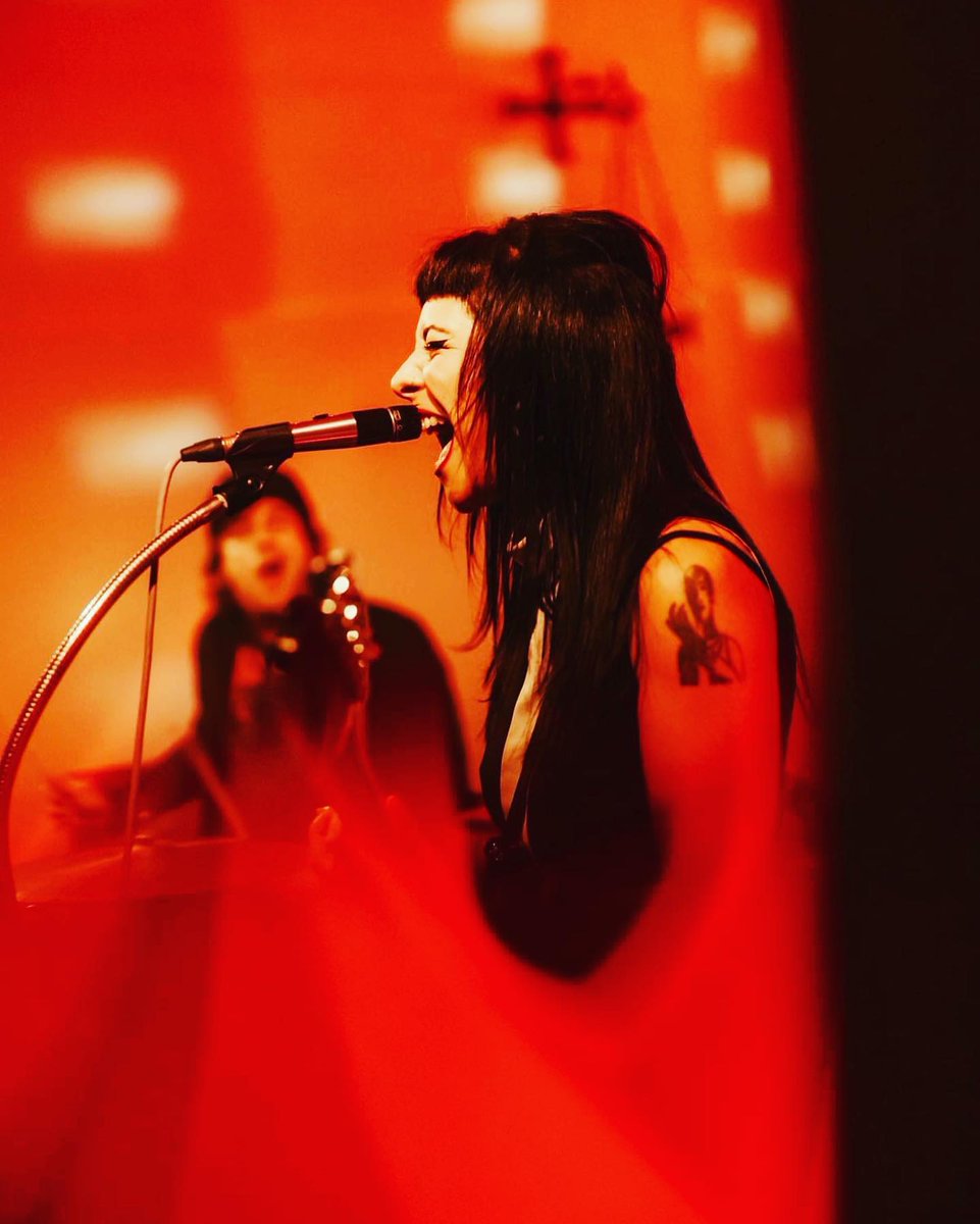 thecourettes's tweet photo. Cool pics of our show in a church in #Pfarrkirchen! 🇩🇪Denmark was up next! 🇩🇰 

📸 venerisphotographie, danke! https://t.co/lGKeX6CYpG