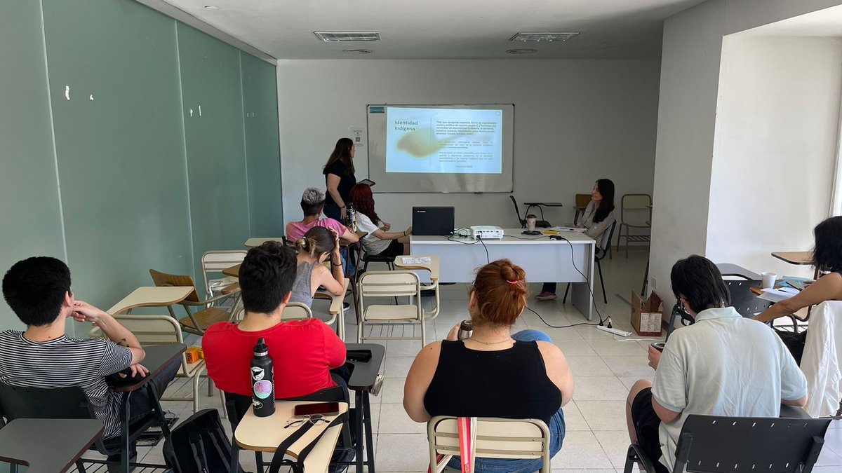 UNSAM_EPyG's tweet photo. Clase abierta "Género, Estado y Sociedad".

Lxs estudiantes del curso de la profesora @analauragusta presentaron sus trabajos finales y recibieron valiosos comentarios de @FPagePoma.

¡FELICITACIONES A TODXS! https://t.co/IIHDaJO238