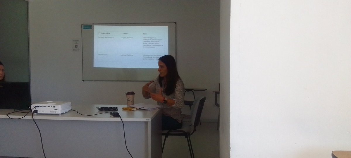 UNSAM_EPyG's tweet photo. Clase abierta "Género, Estado y Sociedad".

Lxs estudiantes del curso de la profesora @analauragusta presentaron sus trabajos finales y recibieron valiosos comentarios de @FPagePoma.

¡FELICITACIONES A TODXS! https://t.co/IIHDaJO238