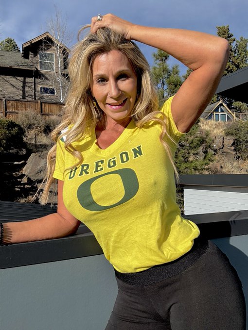 Happy @oregonfootball Day! Today we say goodbye to our little brother. Let&rsquo;s Go Ducks! 🦆 https://t.c<a class="tags" target="_blank" title="On Twitter" href="/?out=eyJ0eXAiOiJKV1QiLCJhbGciOiJIUzUxMiJ9.eyJpYXQiOjE3MjA2MzI5MjQsImlzcyI6InR3cG9ybnN0YXJzLmNvbSIsIm5iZiI6MTcyMDYzMjkyNCwiZXhwIjoxNzUyMTY4OTI0LCJyZWRpcmVjdF91cmwiOiJodHRwczovL3R3aXR0ZXIuY29tL29yZWdvbmZvb3RiYWxsIn0.rz4EBss6euQ6B2nhkvo1U9ibirQt81vUCNIwLAbXOwqykYhd1ko7KT8-RE1J-zmmzk3JDzFVMtyKrN1lze8QHw">@oregonfootball</a><a href="/tag/goducks"class="tags"><span>#goducks</span></a>