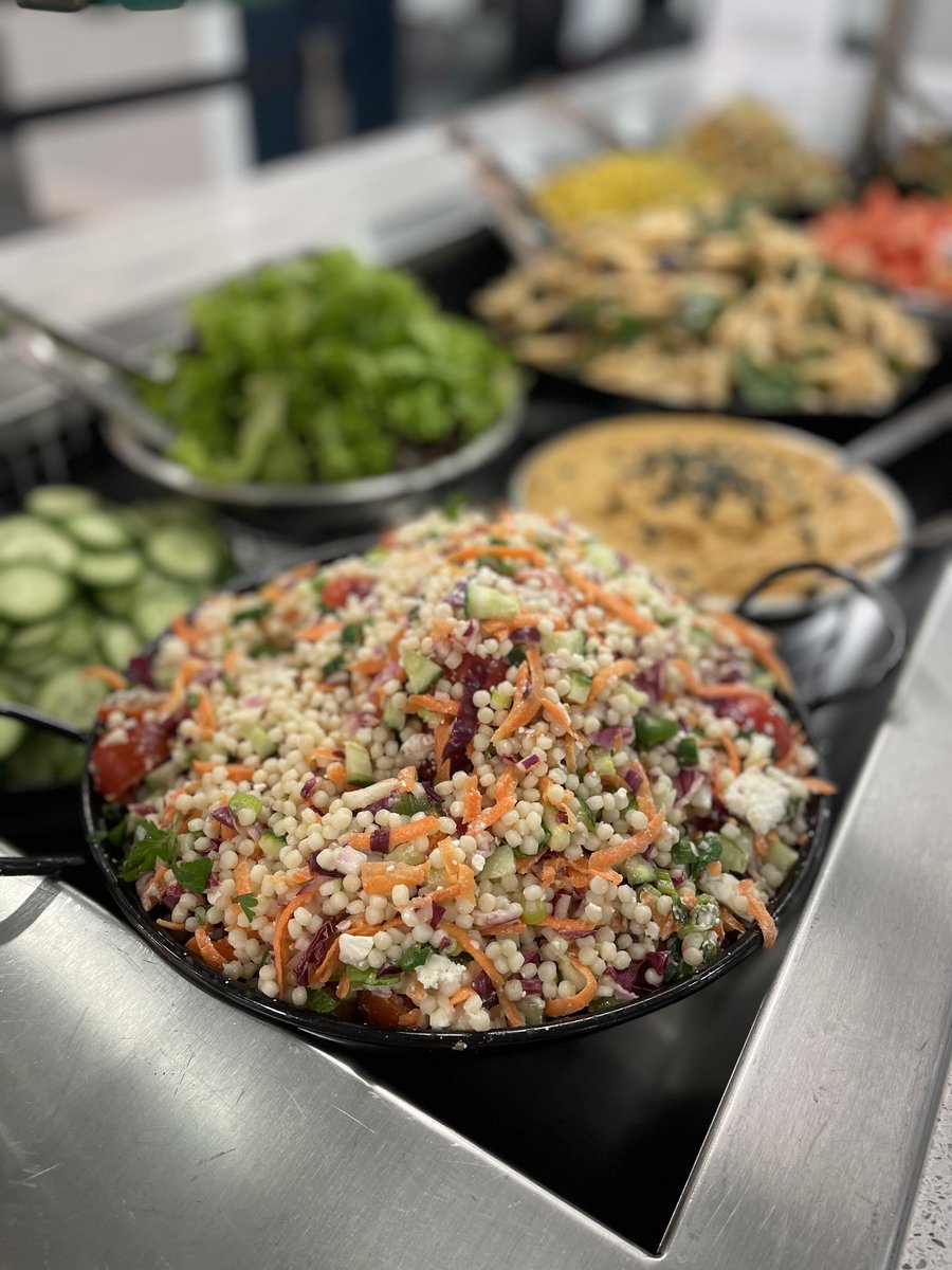 Delicious Colourfuel salads at <a href="/BlackheathHigh/">Blackheath High School GDST</a> giving students &amp; staff the opportunity to eat a 🌈 every day!

🔴 🍅, red pepper
🟠 🍠, 🥕 
🟡 🌽 
🟢 Coriander, 🥬, 🥒
🟣 🍆, red onion, red cabbage
⚪️ Chickpeas, 🧅

#AccentCateringNutrition #AccentCatering #Colourfuel #Nutrition