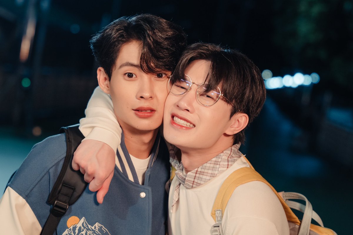 TutorKrp's tweet image. พี่เจตตต แก้มเบียดหมดแล้ววว
#พี่เจตคนกลางEP3