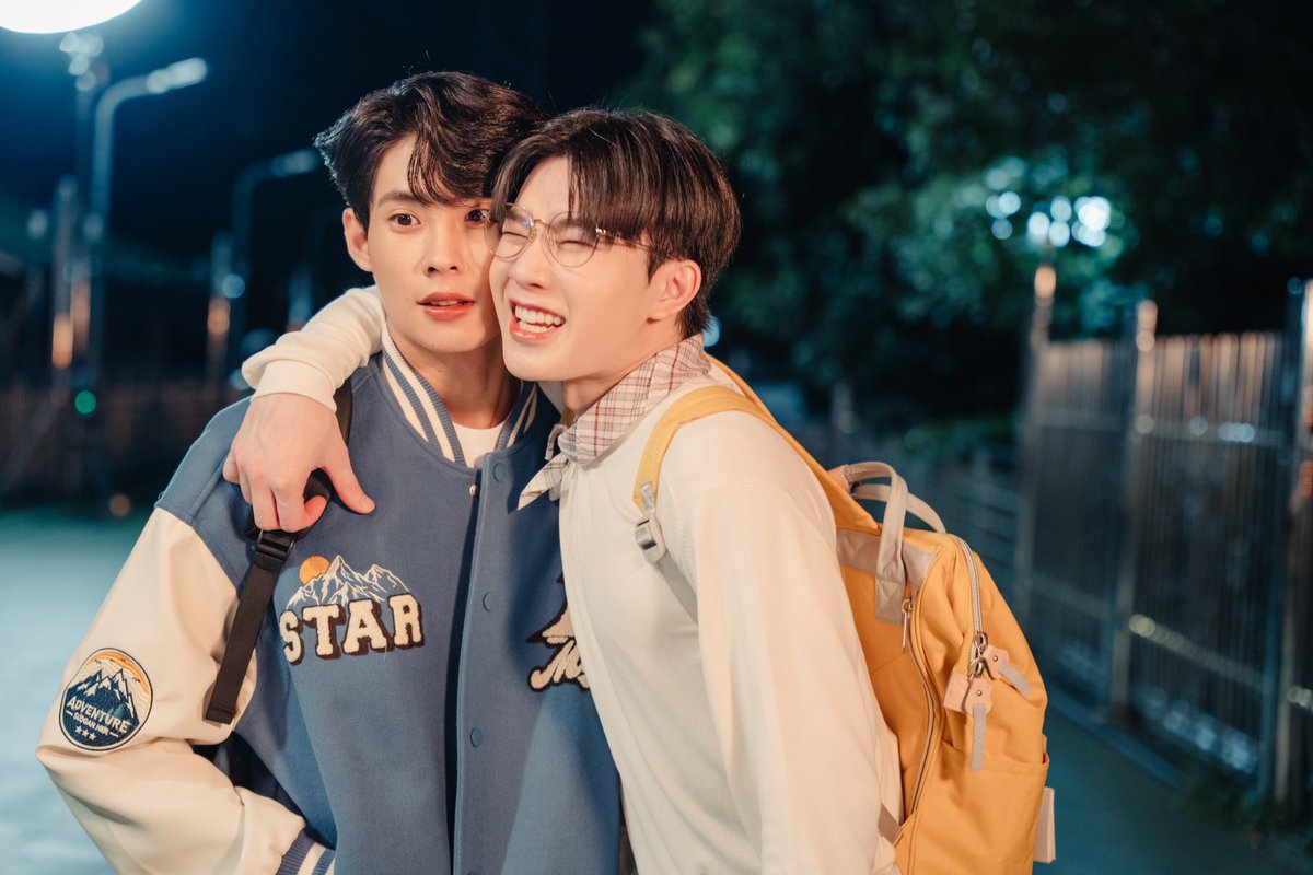 TutorKrp's tweet image. พี่เจตตต แก้มเบียดหมดแล้ววว
#พี่เจตคนกลางEP3