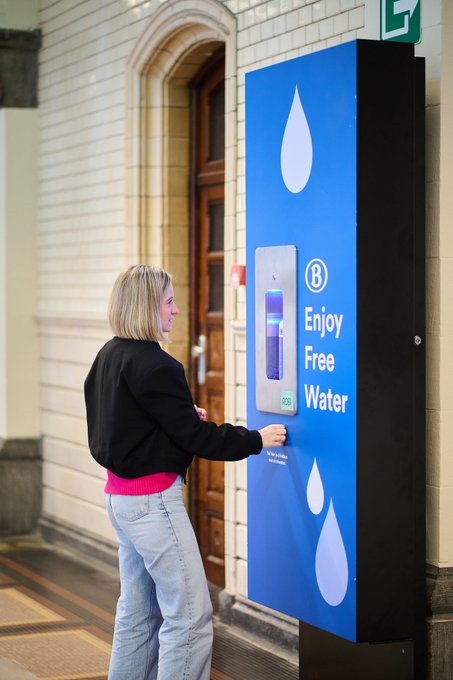 tap_free's tweet photo. 🚰Beste volgers, het is eindelijk zover!
Dankzij onze inspanningen en jullie steun heeft de @NMBS 6 treinstations voorzien van een #drinkwaterfontein!
🔜Het doel van @NMBS  is om dit in 100 stations in🇧🇪 te voorzien tegen het einde 2024!
Veel dank aan @NMBS  en @GeorgesGilkinet ! https://t.co/nLpD5bia60