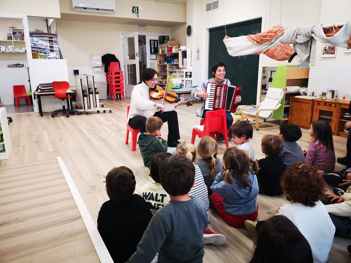 Més concerts de Santa Cecília. Acabem la setmana amb els pares de la Gala I el Marcel I les tietes del Quim i el Biel. Moltíssimes gràcies per la vostra col•laboració. <a href="/EscolaVirolai/">Escola Virolai</a>