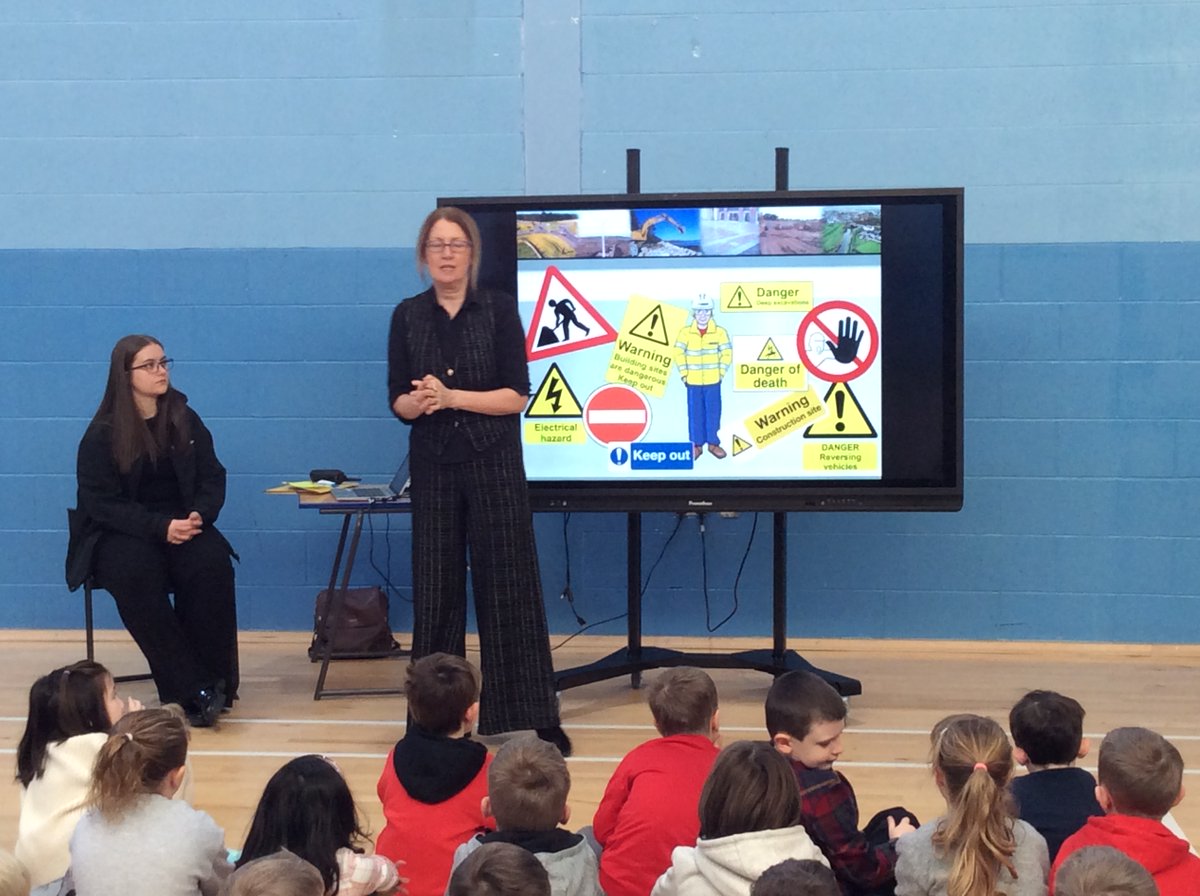 StMarysLargs's tweet photo. Tks to Mrs McKitrick from #RJMcLeod for being a fantastic World of Work guest speaker. We learned about the importance of safety on a construction site & about all the different job opportunities open to Civil Engineers #RRSA #24 #28 @AliAllan_PLL @skillsdevscot https://t.co/BhsEuuZRhB