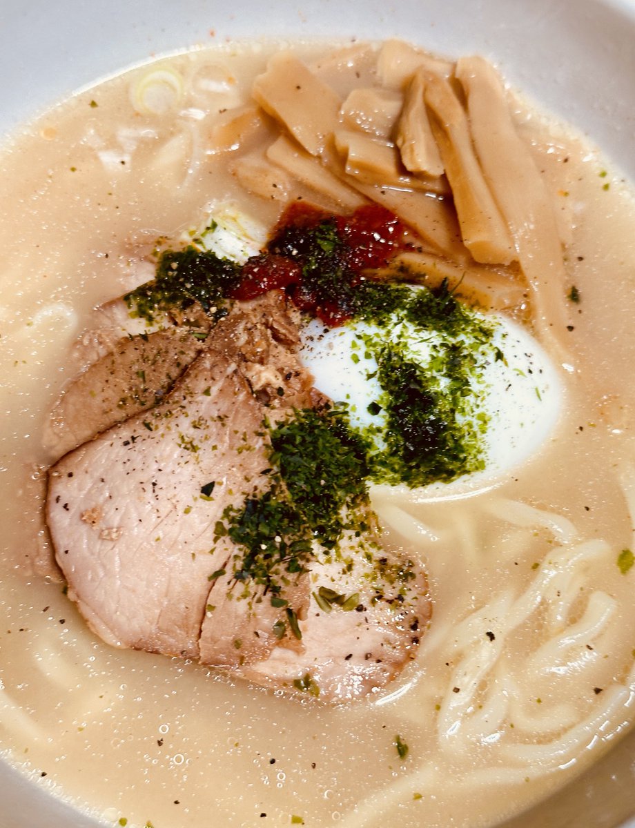 チルドの辛味噌ラーメン作った(晩ごはん)。
やっぱ冷凍麺の方が色々完成度高いかも🍜 