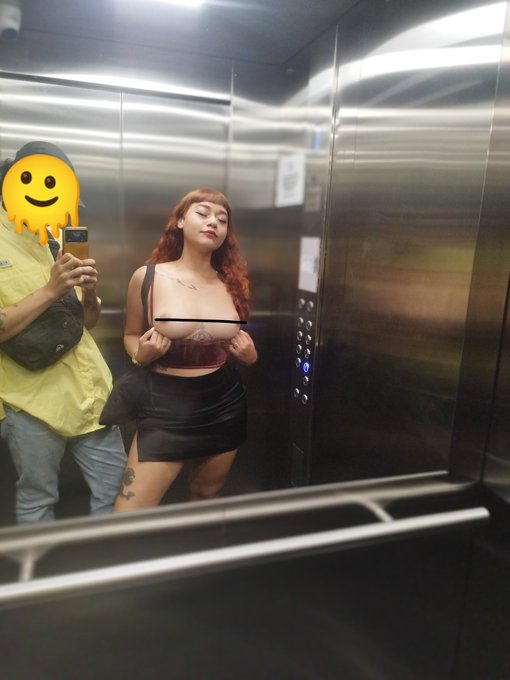 Aqu&iacute; nos gusta hacer exhibicionismo 💖  Recuerda que tambi&eacute;n puedes comprar mi contenido de worship me