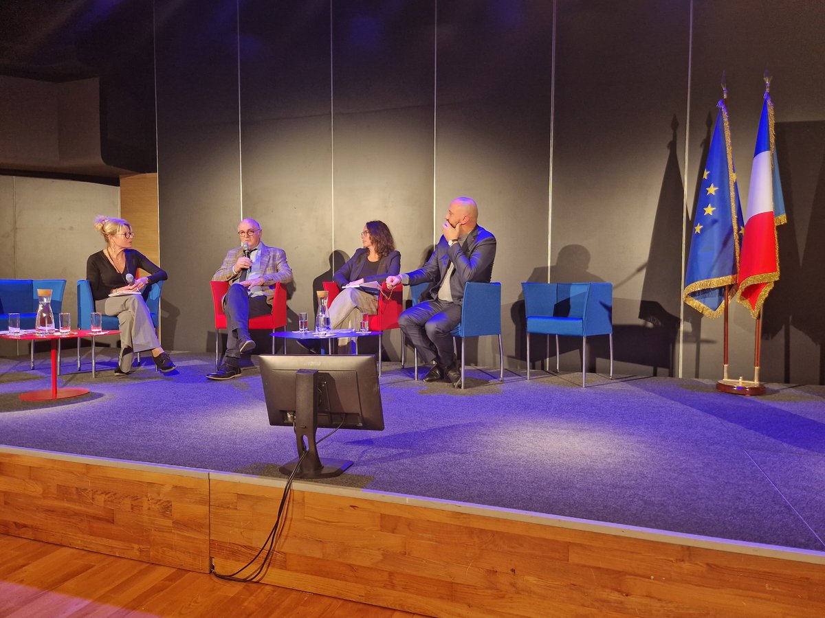 Merci au syndicat @SMPS_national pour l'invitation à cette table ronde.

Des échanges riches sur un grand service public de l'autonomie et de grands Manageurs de l’autonomie en lien avec la loi #BienVieillir votée hier à l'Assemblée.

Merci également aux intervenants…