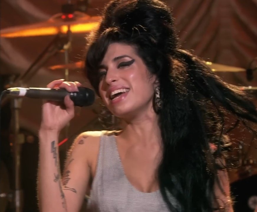 winehousehourly's tweet photo. https://t.co/svaUaSn97S