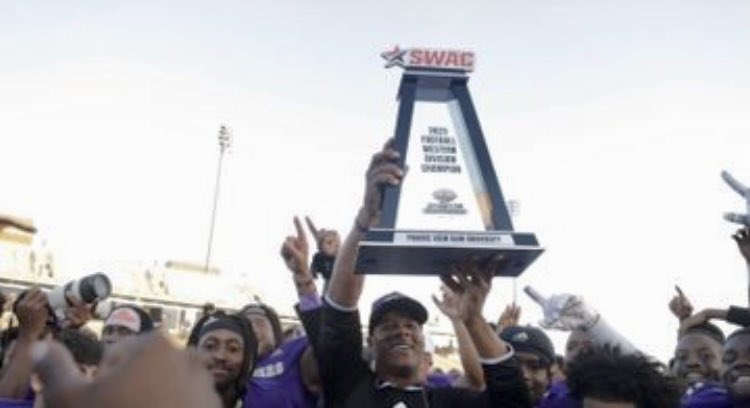 blackcollegenc's tweet photo. #ICYMI - Prairie View’s coaches, players and administrators celebrate the Panthers’ SWAC West division title after defeating the Alabama State Hornets last weekend
🏈🏆🏈
#pvamupanthers #swacfootball #blackcollegefootball #hbcufootball #swacwest #swacwestchamps #blackcollegenc https://t.co/Bu92i9yUF5