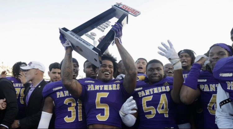 blackcollegenc's tweet photo. #ICYMI - Prairie View’s coaches, players and administrators celebrate the Panthers’ SWAC West division title after defeating the Alabama State Hornets last weekend
🏈🏆🏈
#pvamupanthers #swacfootball #blackcollegefootball #hbcufootball #swacwest #swacwestchamps #blackcollegenc https://t.co/Bu92i9yUF5