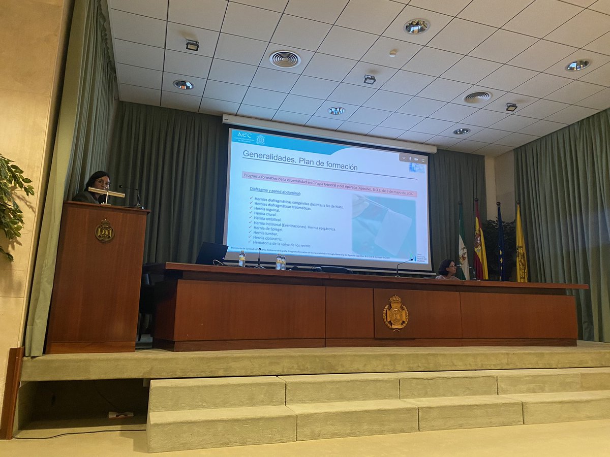 CirugiaRiotinto's tweet photo. Y la Dra Lara, con una interesante charla sobre el papel actual de la formación del residente en pared abdominal. Sumamente importante para el futuro de dicha cirugia y su buen hacer. https://t.co/DyboxzuH0p