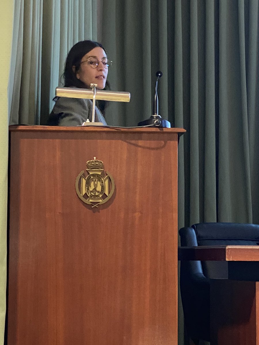 CirugiaRiotinto's tweet photo. Y la Dra Lara, con una interesante charla sobre el papel actual de la formación del residente en pared abdominal. Sumamente importante para el futuro de dicha cirugia y su buen hacer. https://t.co/DyboxzuH0p