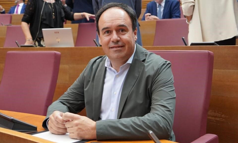 La ausencia de los socialistas en el acto institucional del Día Internacional para la Eliminación de la Violencia contra la Mujer demuestra que el PSPV-PSOE está más pendiente de salvar pancartas que de salvar vidas.

🗣️<a href="/JuanFranFines/">Juanfran Pérez Llorca</a> 

🔗ppcv.com/juanfran-perez…