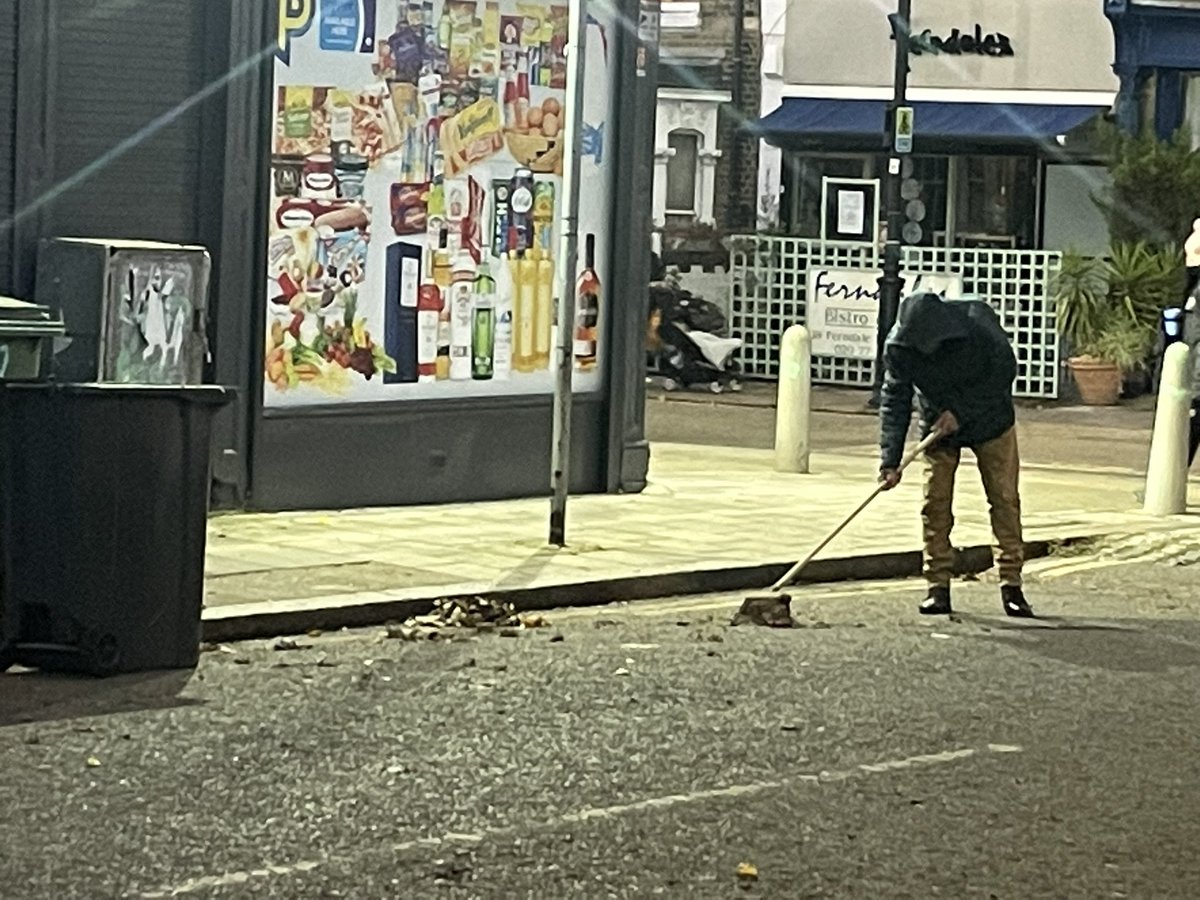 This is my neighbour from the tintern st barber , who the council who denying trade by the LTN keeping our street clean <a href="/survivinglambet/">Surviving Lambeth</a> <a href="/lambeth_council/">Lambeth Council</a> @RezinaChowdhury <a href="/clairekholland/">Claire Holland</a> <a href="/ioisours/">The UK LTN Résistance</a> <a href="/ShimanoSteve/">Shimano Steve</a>