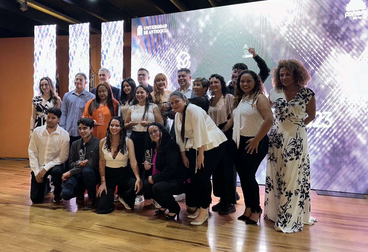 PorvenirOficial's tweet photo. Ayer, 23 de noviembre, se llevó a cabo la premiación de la segunda versión del Premio de Periodismo Porvenir a la Sostenibilidad. ♻️

📣¡Nos enorgullece haber recibido más de 130 postulaciones!

#PorvenirSostenible #NaciónDelAtletismo #sostenibilidad #ConstruyendoPais 🧡💚 https://t.co/mJxcJ2nlJh