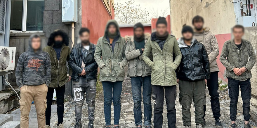 Kars’ta kırsal araziye kaçan 9 kaçak göçmen yakalandı karsmedyasi.com/kars-ta-kirsal…