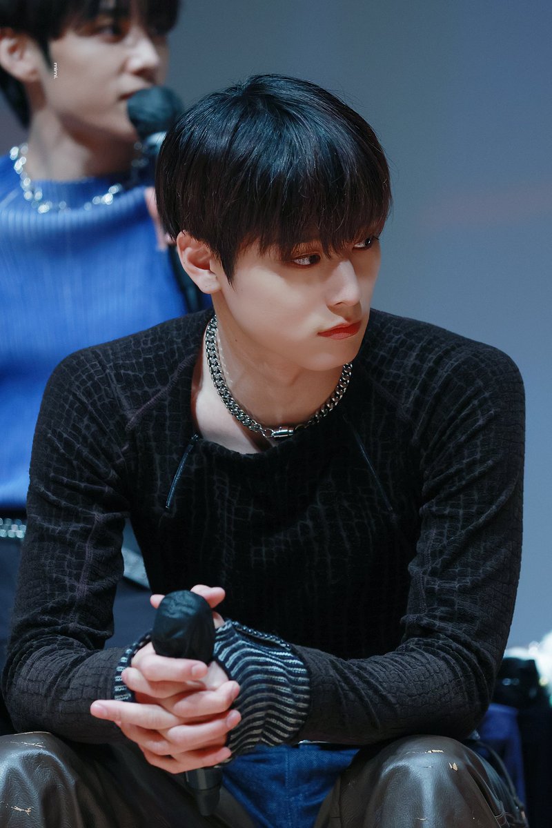 2jyS2jh's tweet photo. 절대 지퍼를 내려선 안되 https://t.co/3fLzm3V9in