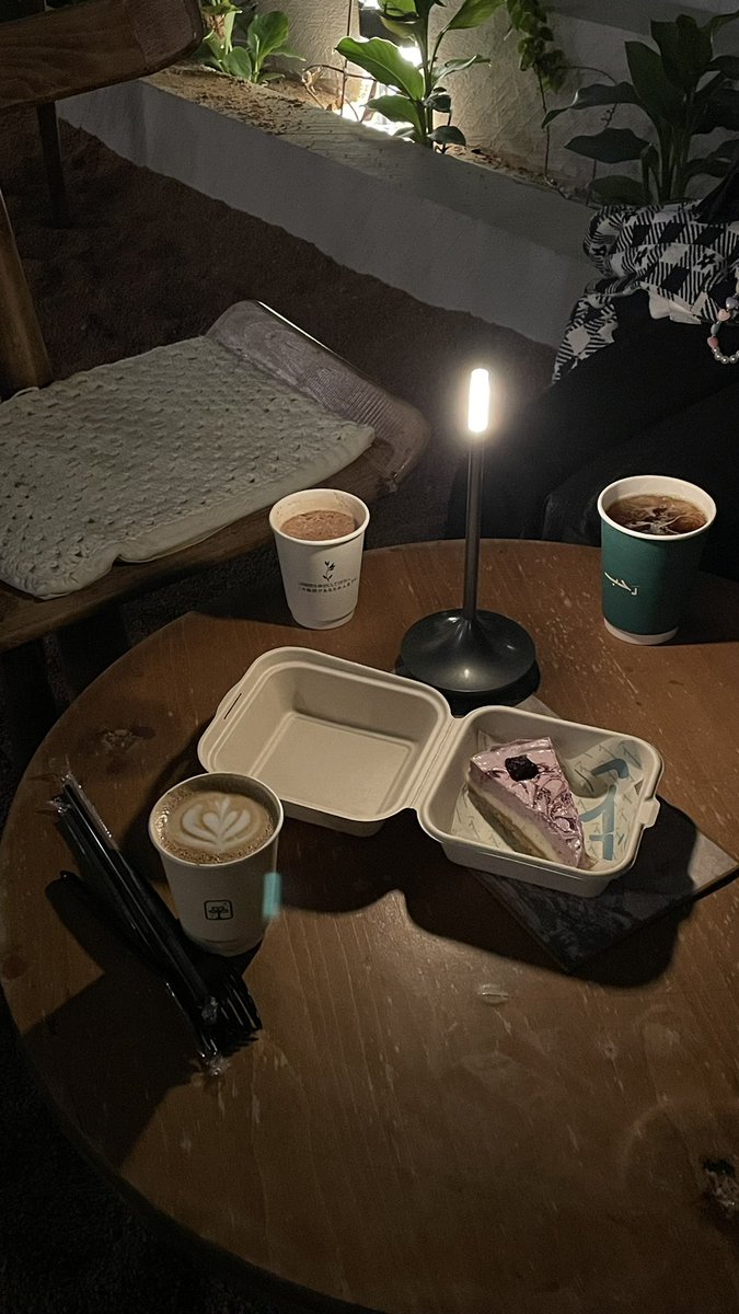 xridaam's tweet photo. Japan vibes 🕯️🫖 https://t.co/xNW5C8PnSk