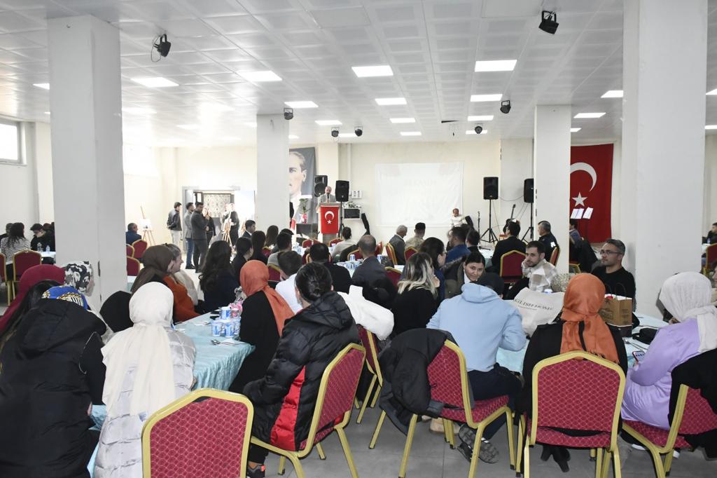 -24 Kasım Öğretmenler Günü kapsamında kutlama programı, ilçe protokolü, öğretmenlerimiz,öğrencilerimiz ve vatandaşlarımızın katılımıyla kutlandı.