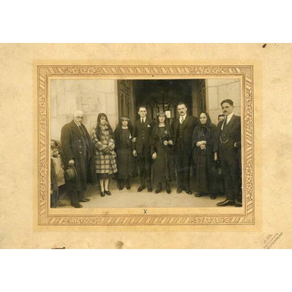 O Concello de Ponteareas, onde chegamos os próximos 1 e 3 de decembro, é lugar central da memoria de Xosé Gil. Nomeadamente, entre 1923 e 1927 cando decide instalarse na vila,  onde xestionará o cinema Royalty e falecerá a súa terceira filla.