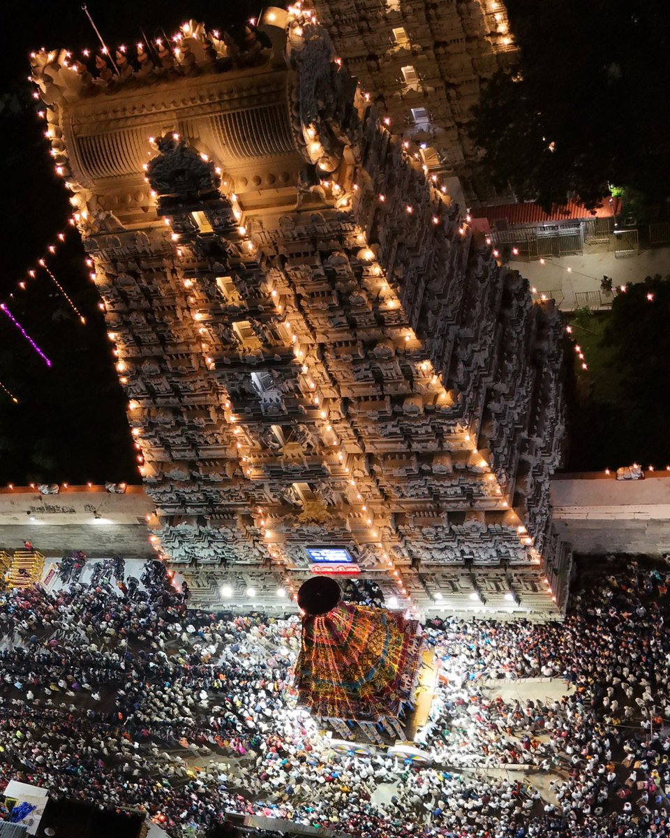 Arunachala 🙏🙏🙏
Tiruvannamalai decked up for Karthigai.