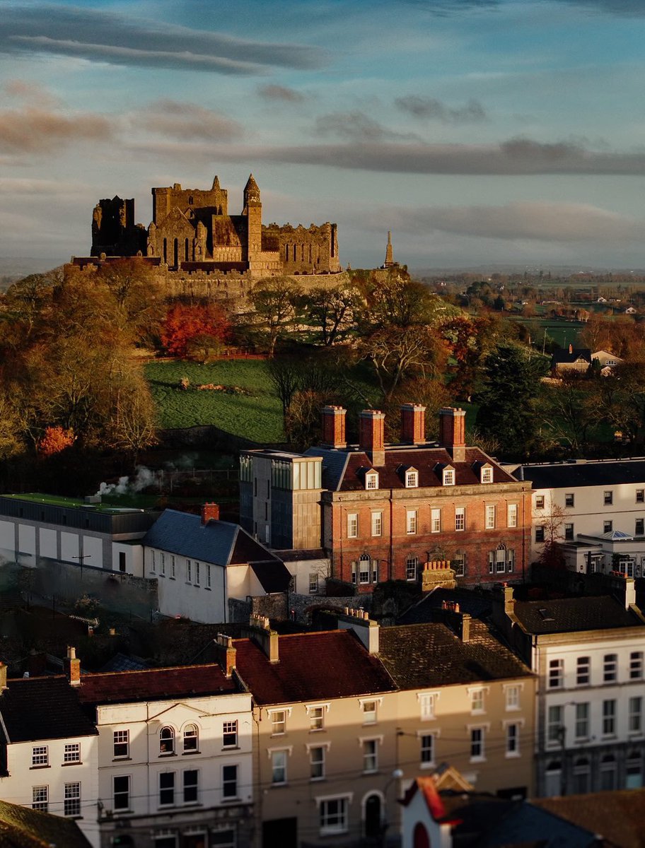 November Sunrise over Cashel. 

Picture via Gavin Gallagher from Dreamcatcher Productions, captured while working with the amazing @IrelandTours ☘️ @ancienteastIRL @TourismIreland