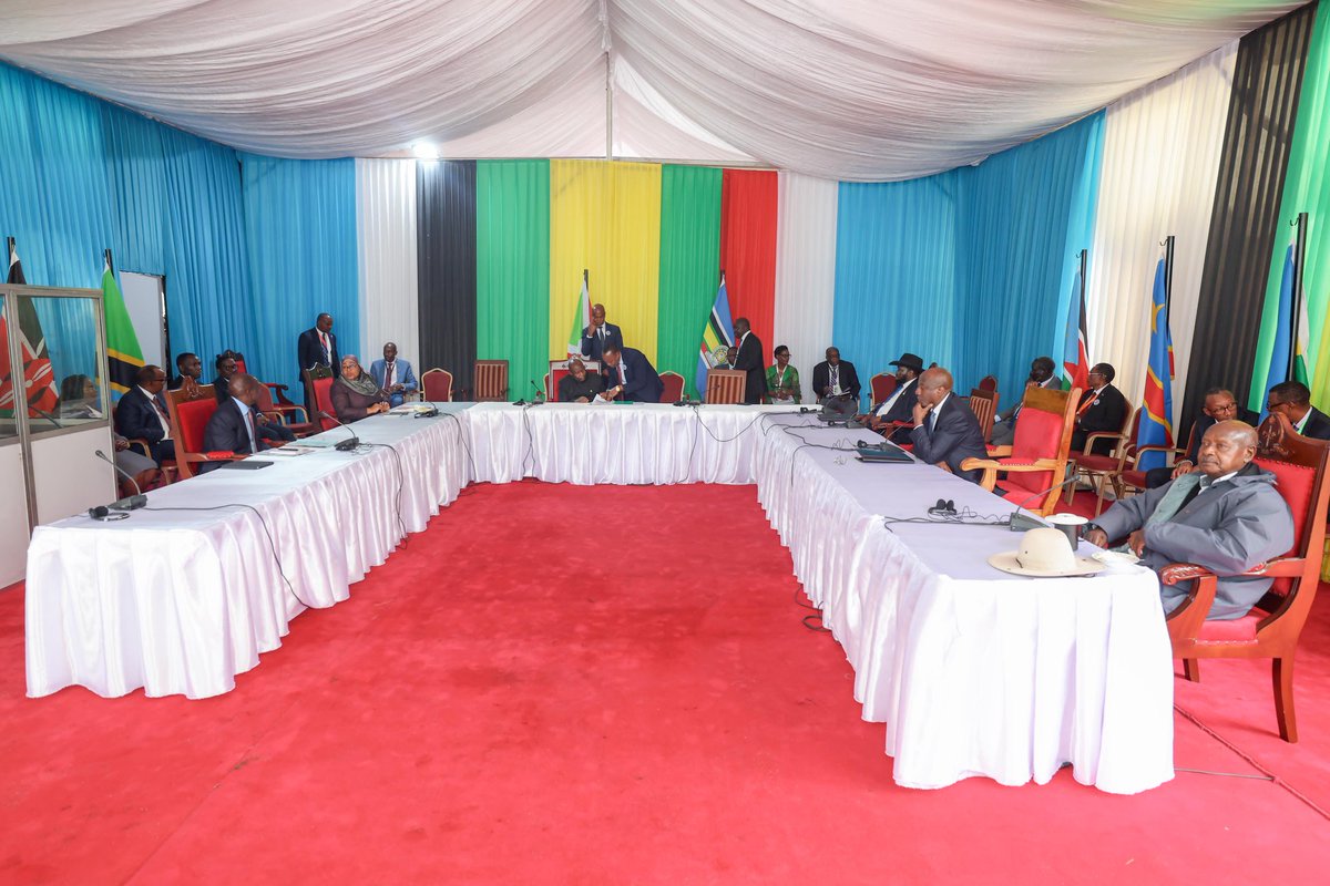 WilliamsRuto's tweet photo. Somalia was formally admitted into EAC, joining Kenya, Burundi, the Democratic Republic of the Congo, Rwanda, South Sudan, Uganda and Tanzania. https://t.co/yddvqSwPSW