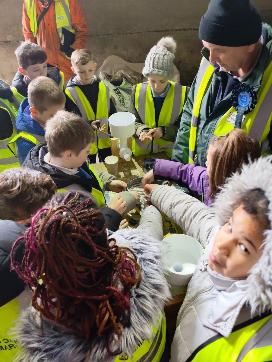 P6_5 had a fantastic time visiting a farm yesterday! So many new learning experiences for them all. 🐷🐄 #KingsOakP6_5 <a href="/KingsOakPrimary/">King's Oak Primary School</a>