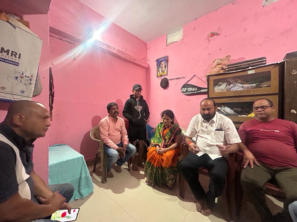 Bapu4Talcher's tweet photo. ତାଳଚେର ପୌରପରିଷଦ ଅନ୍ତର୍ଗତ ୩ନଂ ୱାର୍ଡ଼ ବିଜୁ ଜନତା ଦଳର ସକ୍ରିୟ କର୍ମକର୍ତ୍ତା ସଦା ଦାଶ ଙ୍କ ବଡ ଭାଇ ୰ଗଦାଧର ଦାସ ଙ୍କ କିଛି ଦିନ ପୂର୍ବେ ଦେହାନ୍ତ ହୋଇଥିବା ଖବର ପାଇ ଆଜି ତାଙ୍କ ବାସଭବନରେ ପହଞ୍ଚି ଅମର ଆତ୍ମାର ସଦଗତି କାମନା କରିବା ସହ ଶୋକସନ୍ତପ୍ତ ପରିବାର ବର୍ଗଙ୍କୁ ସମବେଦନା ଜଣାଇଲି ।। https://t.co/zw7ImeiSk0