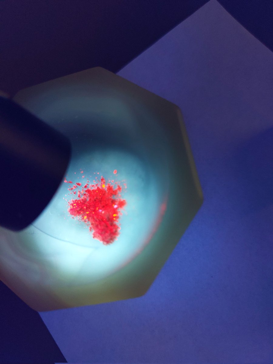 photoactive_Dus's tweet image. For #FluorescenceFriday, we present you a phosphor that was synthesized via a solid-state reaction by our bachelor student Clemens. 🧑‍🔬 The bright red colour at 614 nm is due to the activation of #Eu3+. 😍  #phosphor #whiteled #emitter #europium #felements #luminescence #LED #red