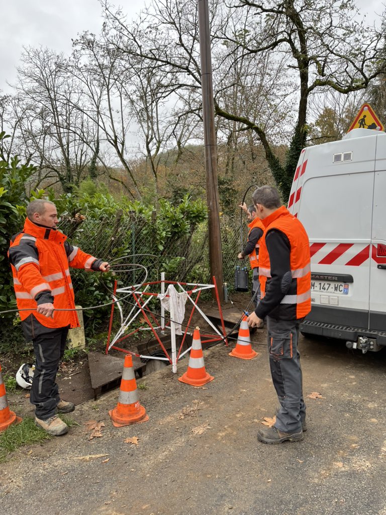 À Creysse (Lot), Orange réalise des travaux exceptionnels afin de rétablir les services télécoms de 260 clients, coupés suite à la détérioration de câbles traversant le fleuve de la Dordogne.

Un drone a permis de faire traverser un câble de fibre optique d’une berge à l’autre.
