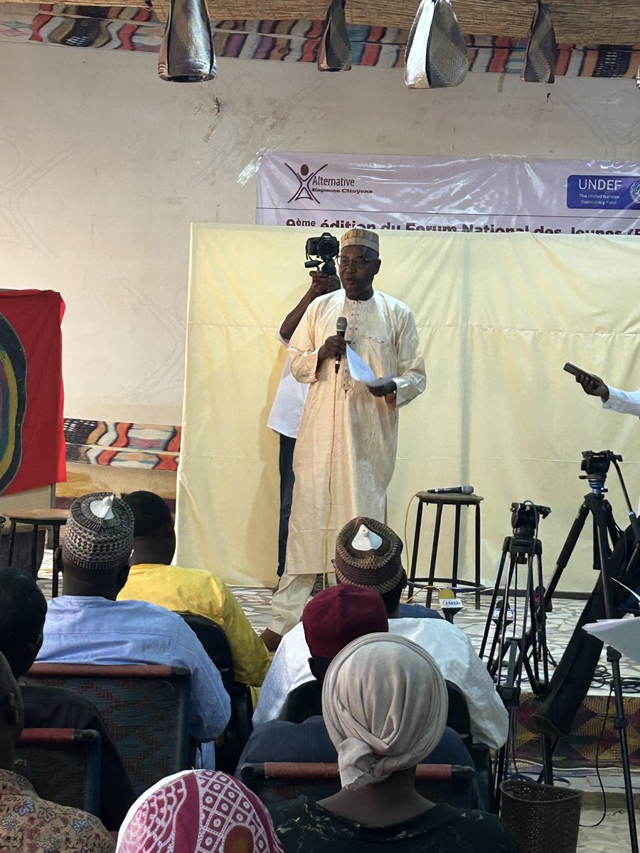 Bruno__LGD's tweet photo. Au 9e forum national des jeunes du Niger avec comme thème « crise sécuritaire et interruption des processus démocratiques au Sahel : enjeux et défis » https://t.co/NxEDqMCYLS