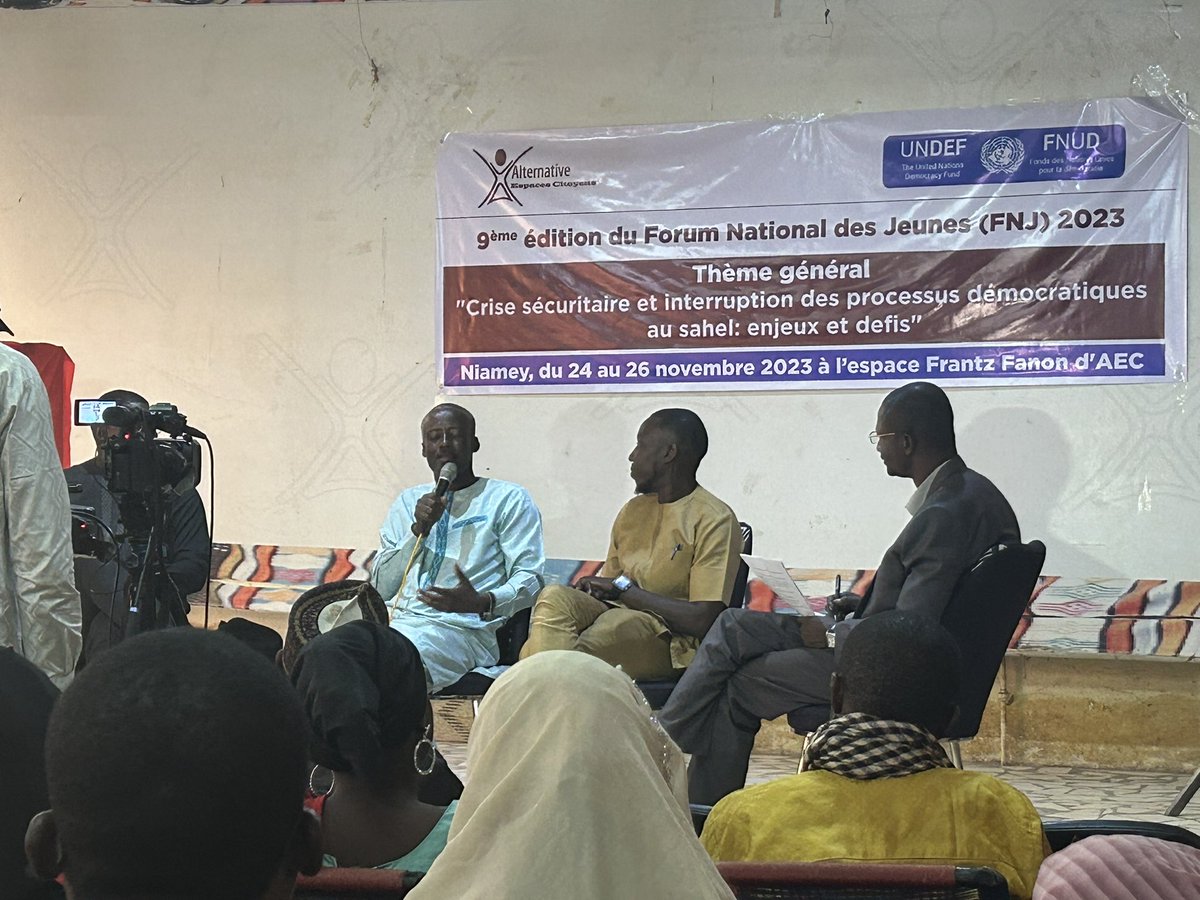 Bruno__LGD's tweet photo. Au 9e forum national des jeunes du Niger avec comme thème « crise sécuritaire et interruption des processus démocratiques au Sahel : enjeux et défis » https://t.co/NxEDqMCYLS